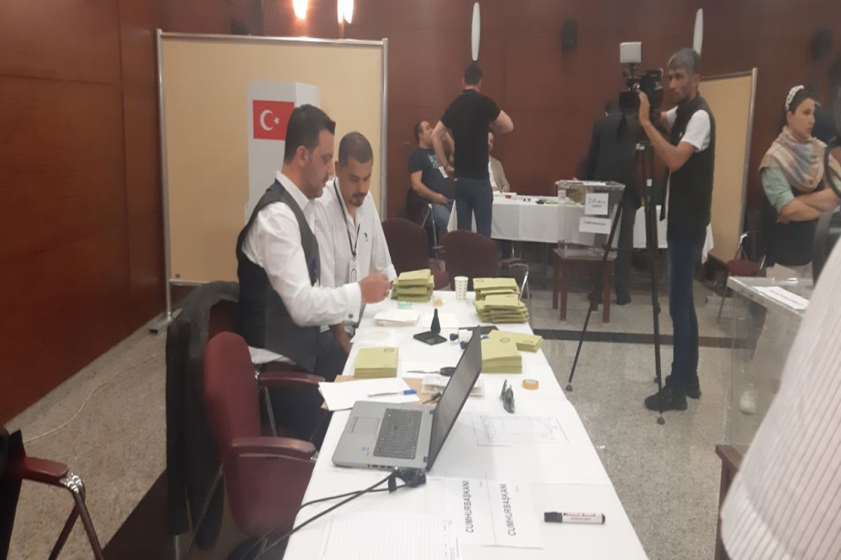 В Азербайджане началось голосование в рамках второго тура выборов президента Турции