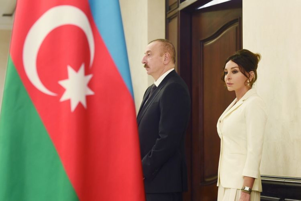 Президент Ильхам Алиев и первая леди Мехрибан Алиева выразили соболезнования экс-президенту Литвы Валдасу Адамкусу