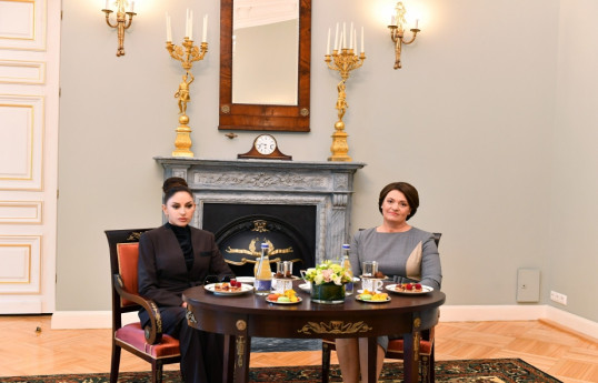 Мехрибан Алиева, Диана Науседене