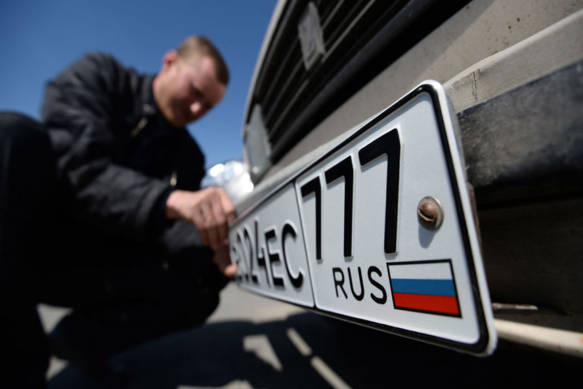 В Москве пенсионерку обвинили в пропаганде экстремизма из-за выцветшего флага на автомобильных номерах
