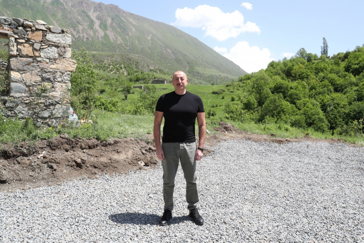 Президент Ильхам Алиев совершил поездку в Кяльбаджарский район-ФОТО 