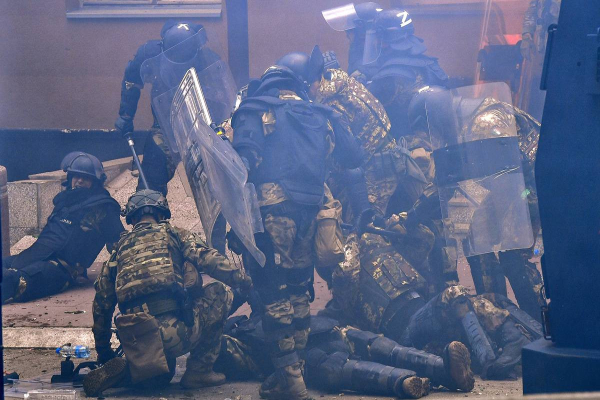 25 военных миссии НАТО пострадали в столкновениях в Косово