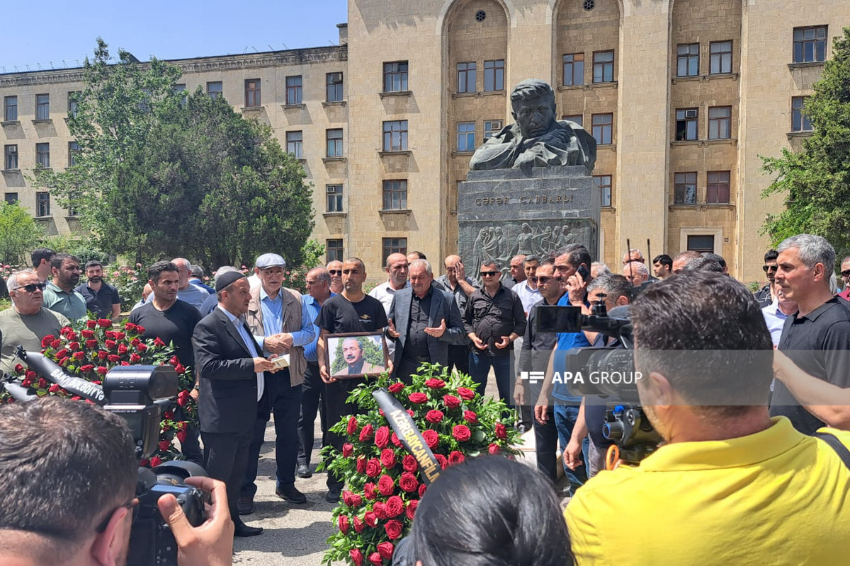 В Баку состоялась церемония прощания с заслуженным артистом Азербайджана-ФОТО 