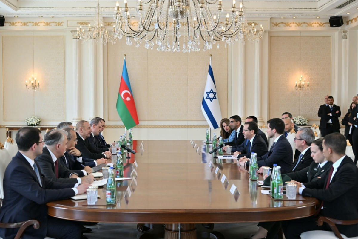 Встреча президентов Азербайджана и Израиля в расширенном составе
