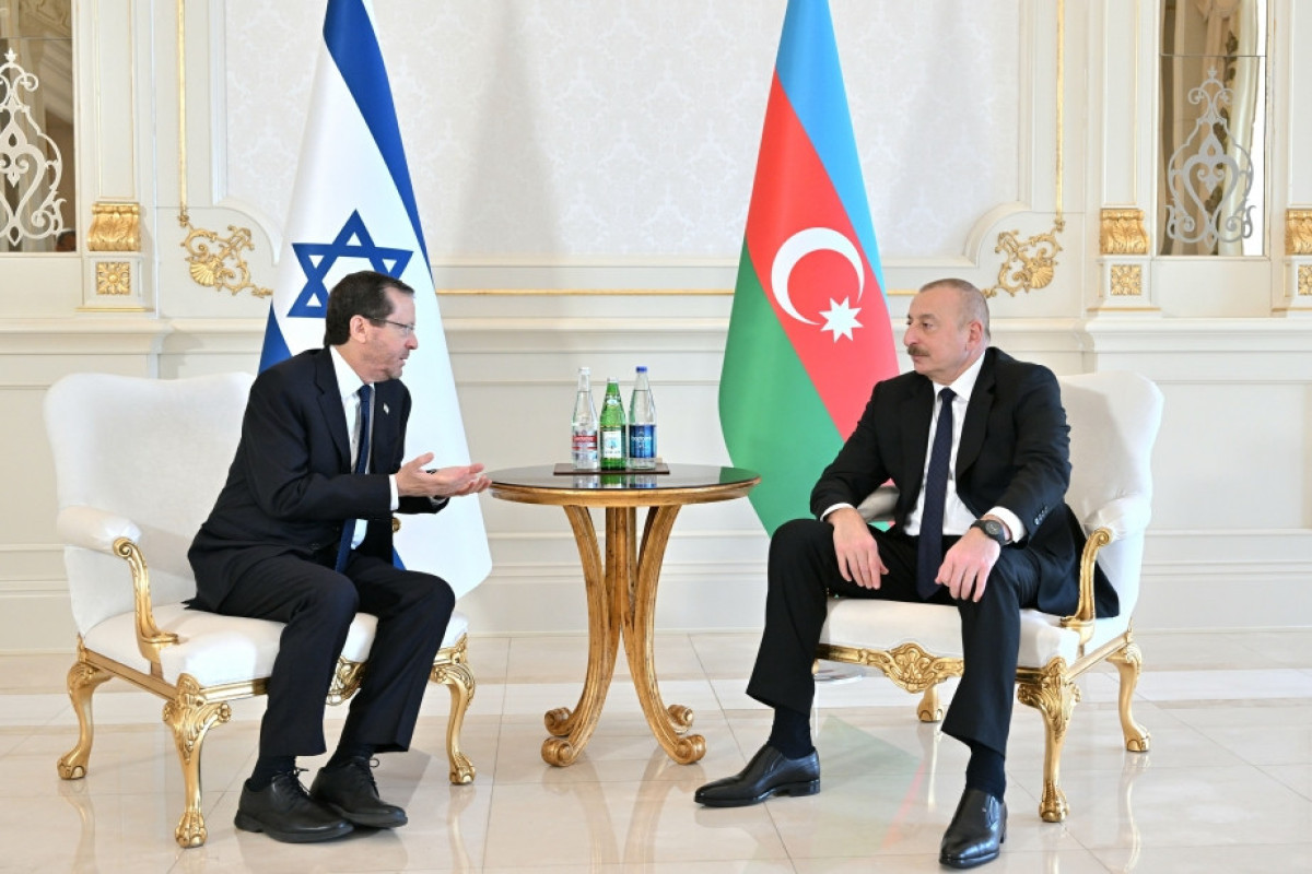 Встреча один на один Президента Азербайджана Ильхама Алиева с находящимся с официальным визитом в Азербайджане Президентом Израиля Ицхаком Герцогом