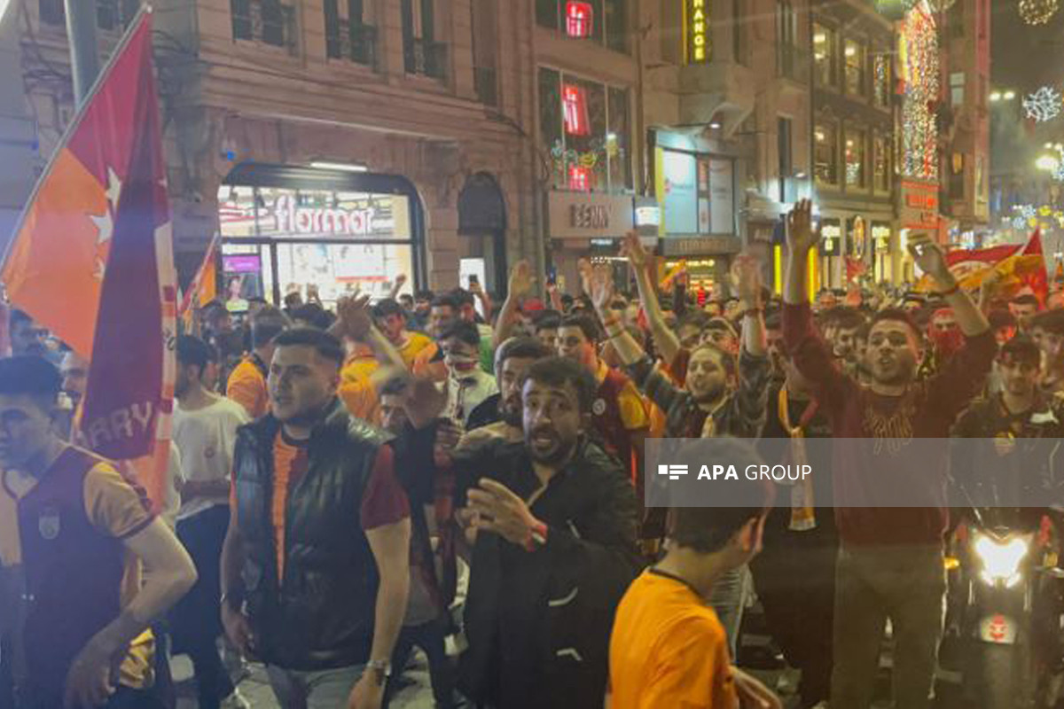 Фанаты «Галатасарая» заполнили улицы Стамбула-ФОТО 