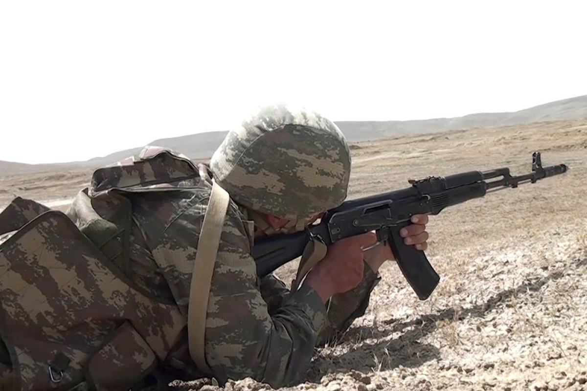 Азербайджанская армия продолжает тактические учения