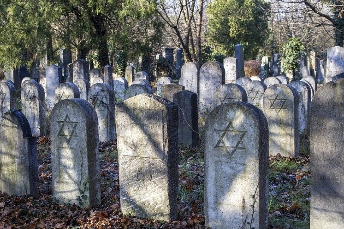 В Вене подожгли еврейское кладбище