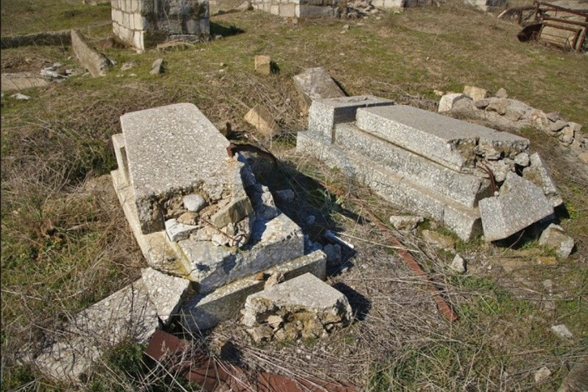 Директора центрального кладбища в Ереване судят за осквернение могилы – ВСПЛЫВАЕТ В ПАМЯТИ ОСКВЕРНЕНИЕ МОГИЛ АЗЕРБАЙДЖАНЦЕВ 
