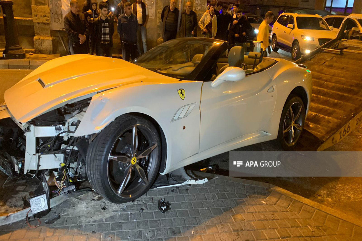 В Баку столкнулись автомобили марки «Prius» и «Ferrari», есть пострадавшие-ФОТО -ВИДЕО 