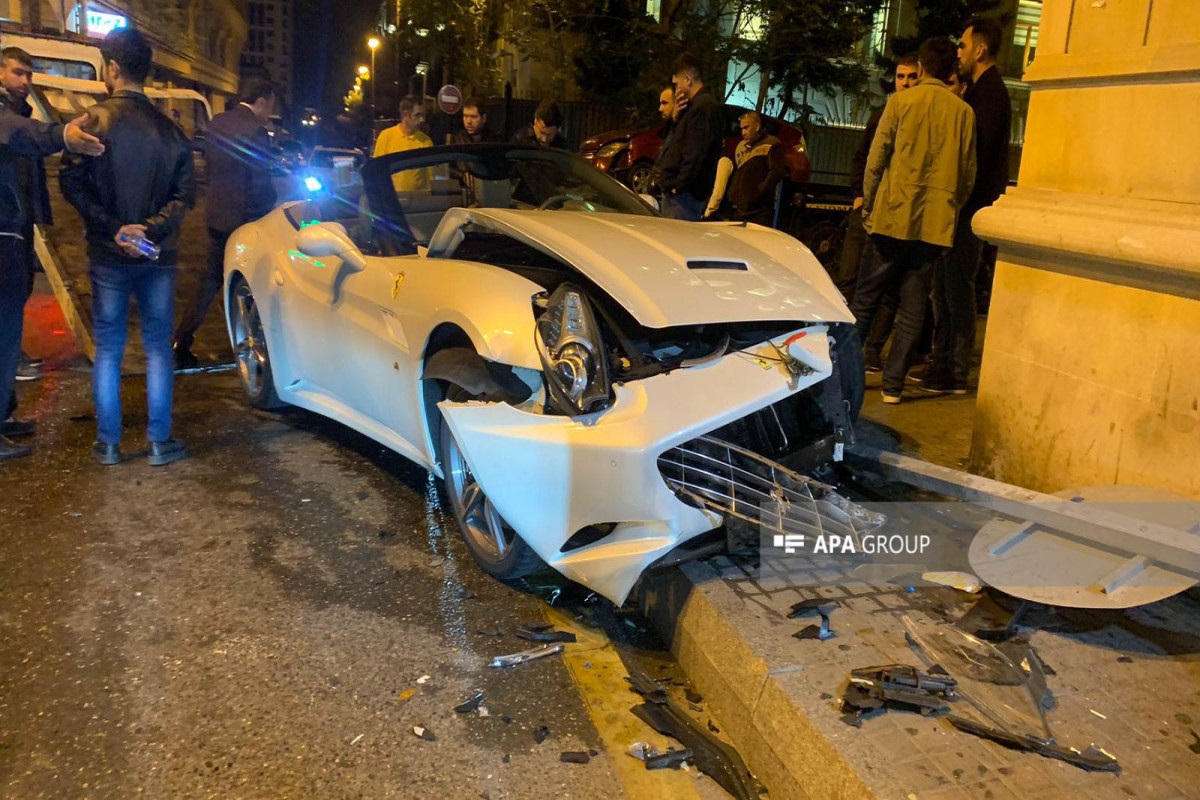 В Баку столкнулись автомобили марки «Prius» и «Ferrari», есть  пострадавшие-ФОТО-ВИДЕО