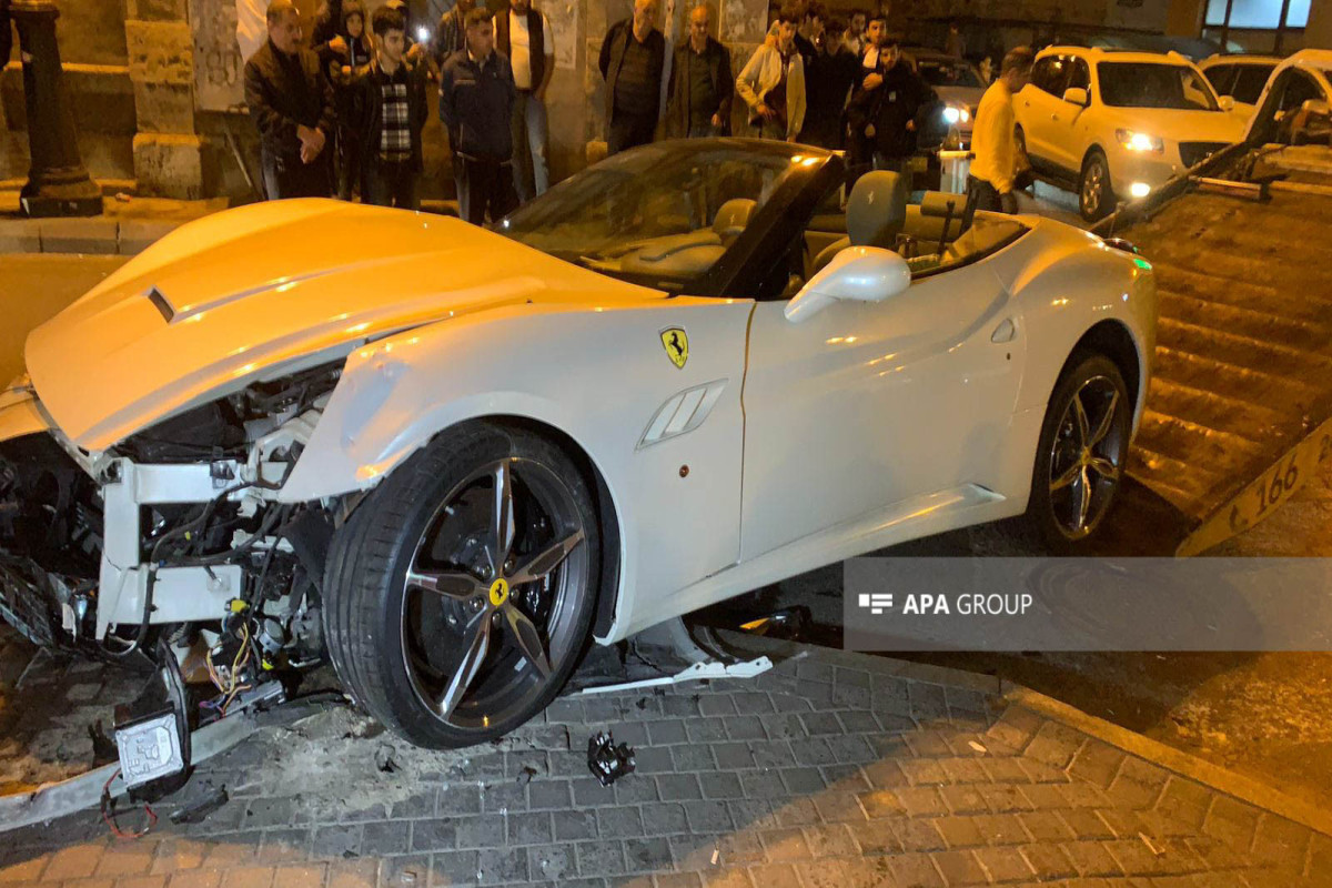 В Баку столкнулись автомобили марки «Prius» и «Ferrari», есть пострадавшие-ФОТО -ВИДЕО 