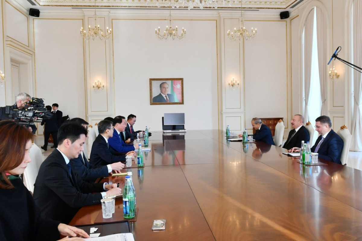 Ильхам Алиев принял делегацию из Южной Кореи