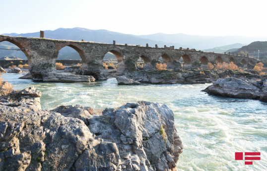 Иностранные путешественники посетили Худаферинский мост