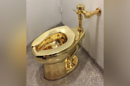 Четверых мужчин осудят за кражу золотого унитаза из дворца Черчилля