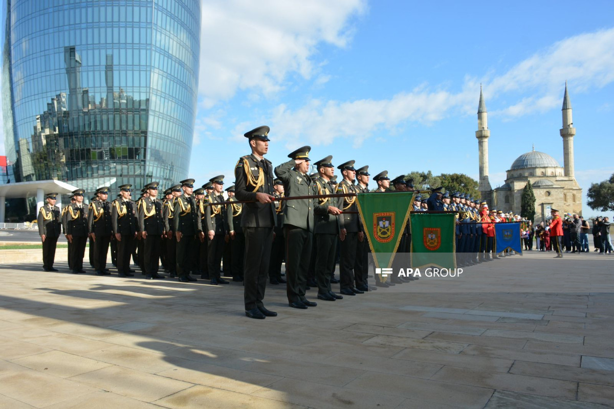 В Баку в честь Дня Победы проходит шествие военнослужащих-ФОТО -ВИДЕО 