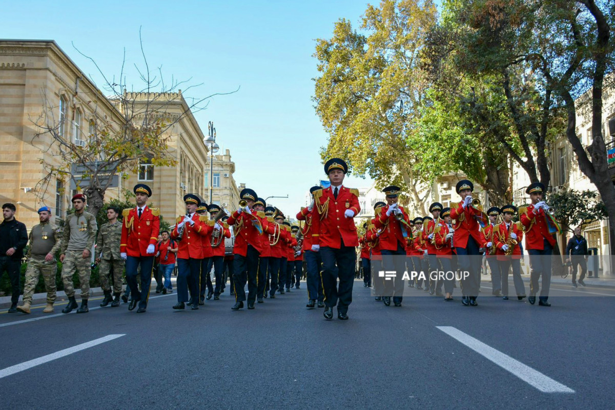 В Баку в честь Дня Победы проходит шествие военнослужащих-ФОТО -ВИДЕО 