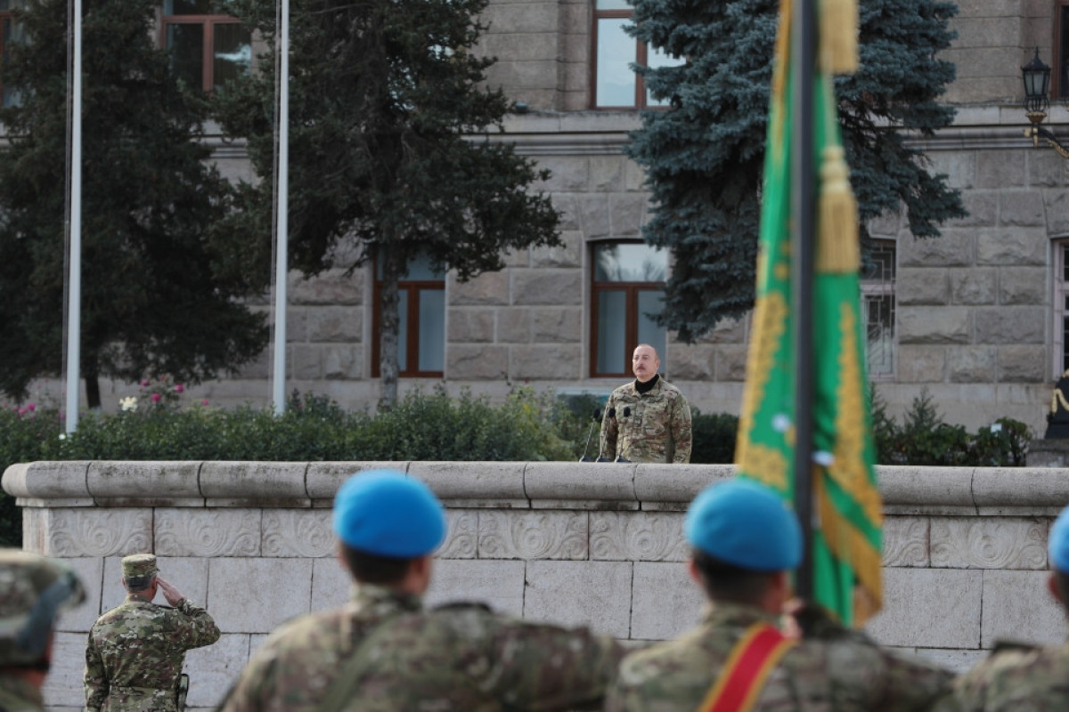 В Ханкенди прошел военный парад при участии президента Азербайджана и первой Леди-ФОТО 