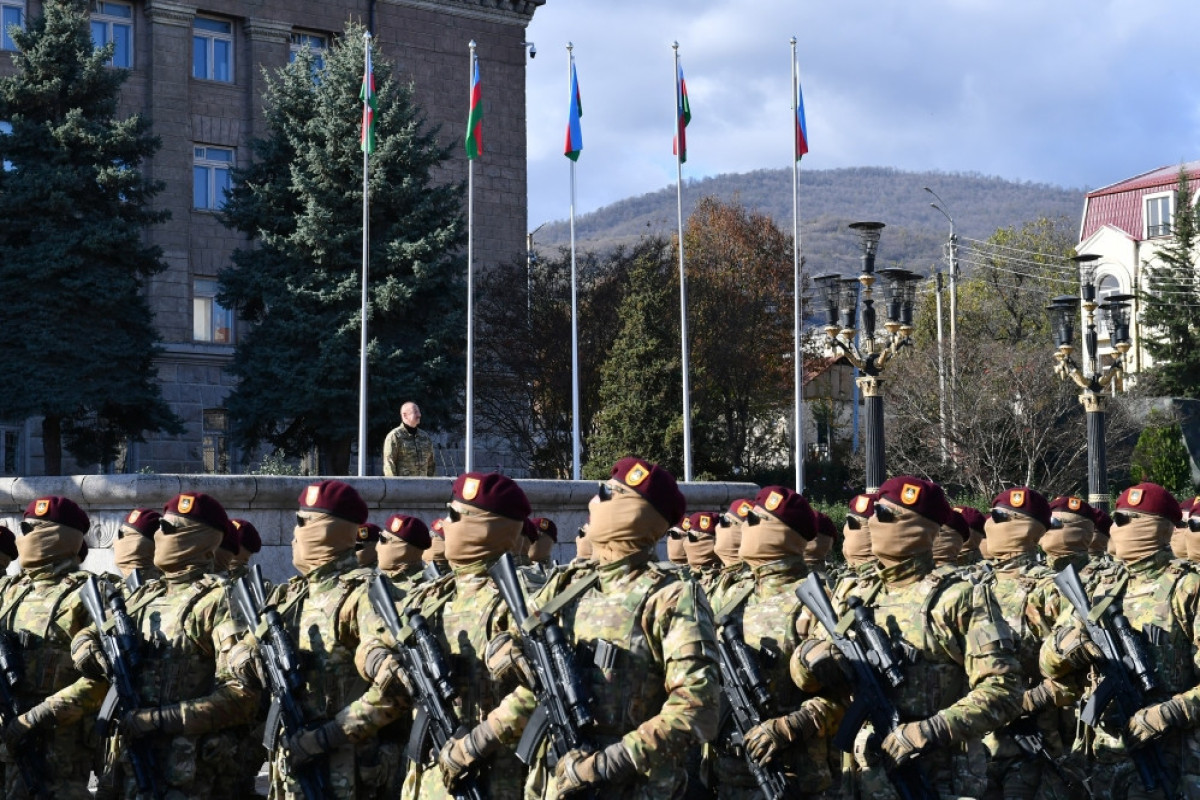 В Ханкенди прошел военный парад при участии президента Азербайджана и первой Леди-ФОТО 