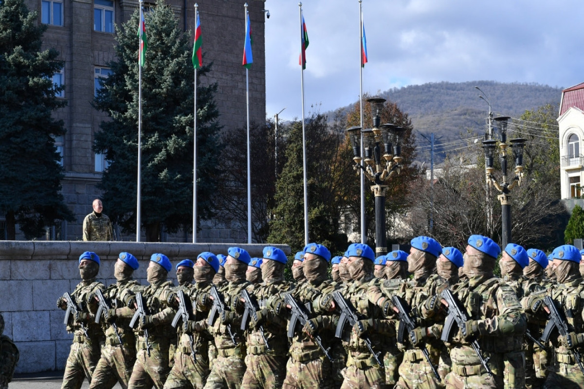 В Ханкенди прошел военный парад при участии президента Азербайджана и первой Леди-ФОТО 