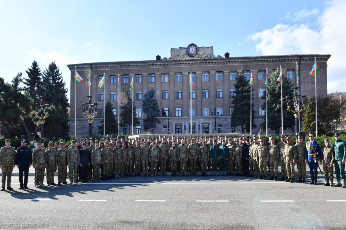 В Ханкенди прошел военный парад при участии президента Азербайджана и первой Леди-ФОТО 