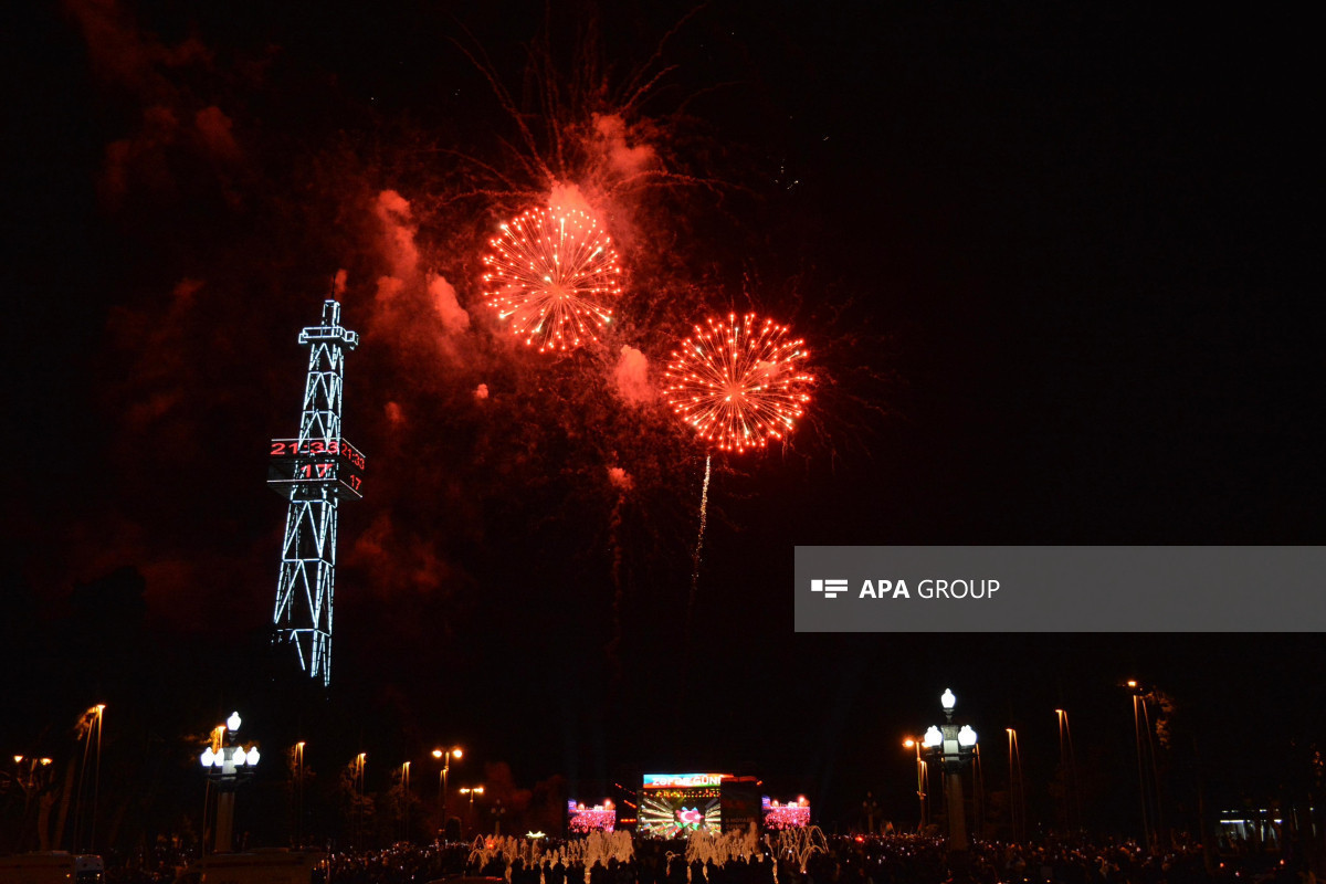 В Баку состоялся праздничный концерт и красочный фейерверк в честь Дня Победы-ВИДЕО 