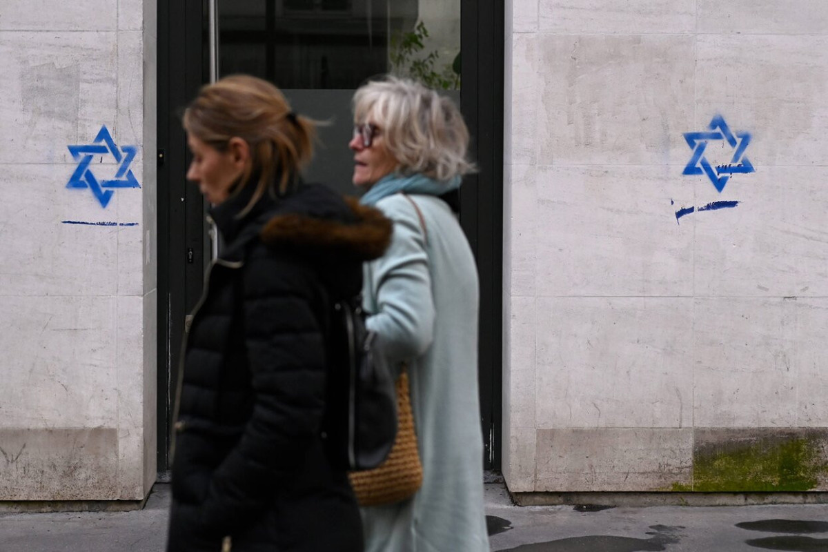 В Париже задержан подросток за нападение на раввина