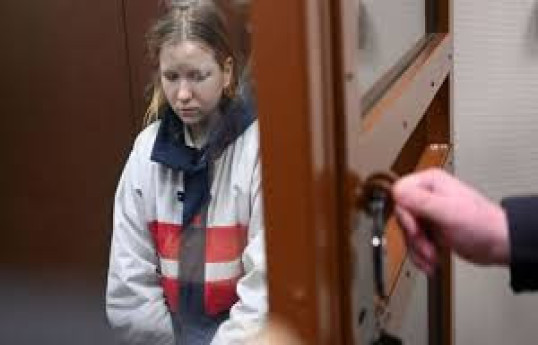 В Санкт-Петербурге начался суд над Дарьей Треповой, обвиняемой в смерти Владлена Татарского