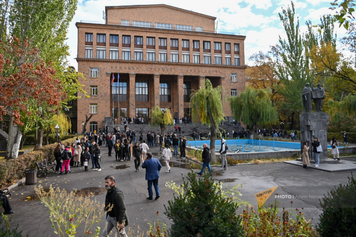 В Ереванском государственном университете произошел взрыв, есть погибший -ВИДЕО -ОБНОВЛЕНО 