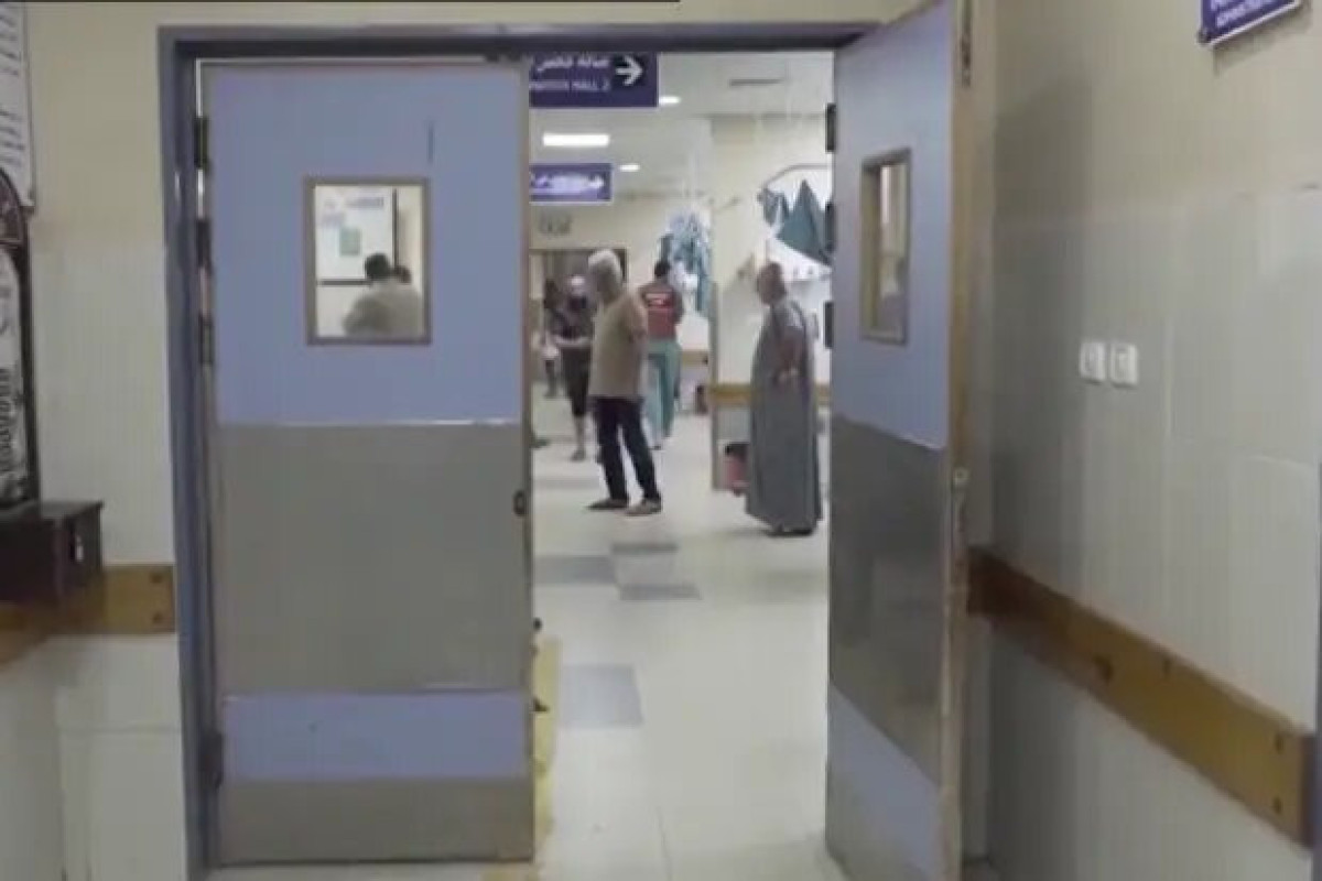 Agence France-Presse: Сотни людей покинули больницу "Аш-Шифа"