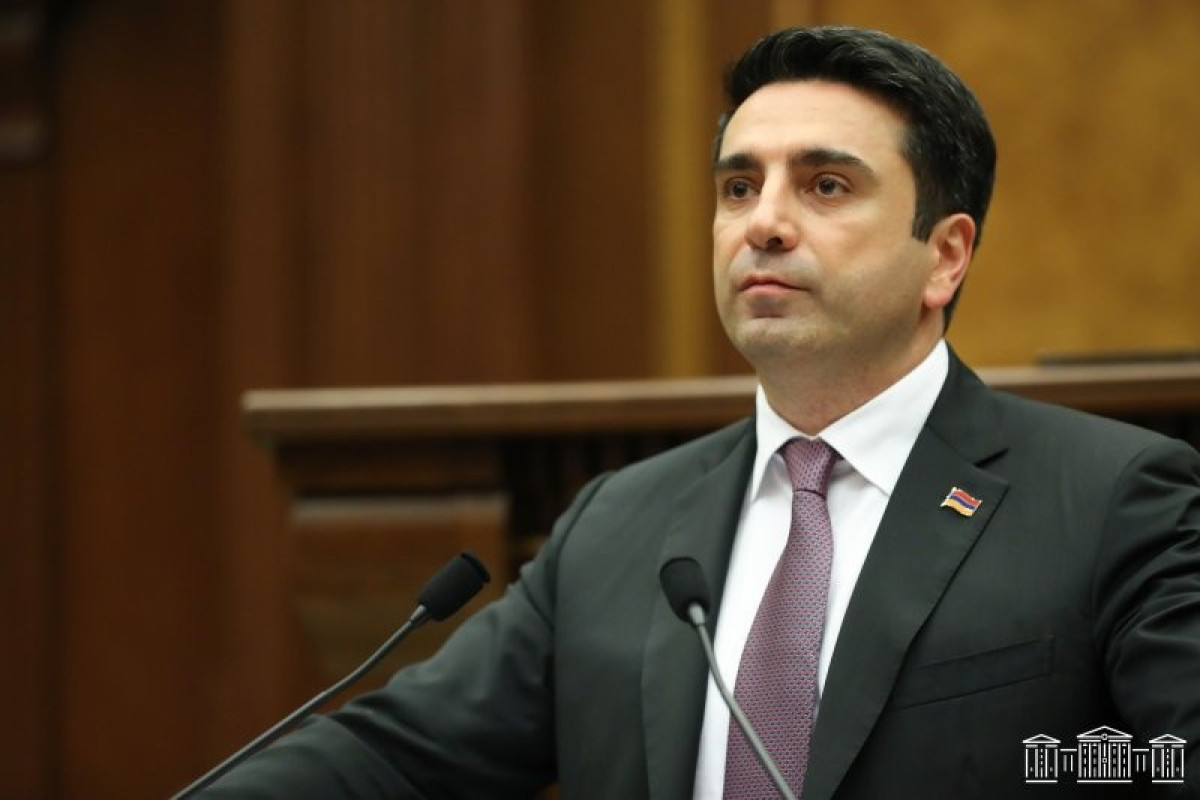 Спикер армянского парламента поддержал Пашиняна, и тоже не поедет на мероприятие ОДКБ