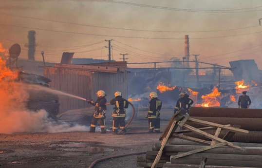 Генпрокуратура Азербайджана совместно с МЧС расследуют причины пожара на рынке в Баку