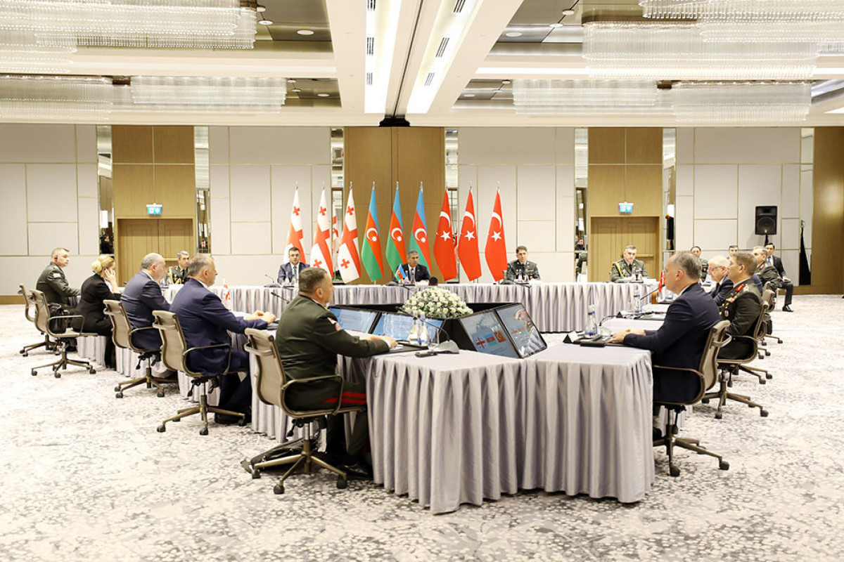 В столице Азербайджана прошла 10-я трехсторонняя встреча министров обороны Азербайджана, Грузии и Турции