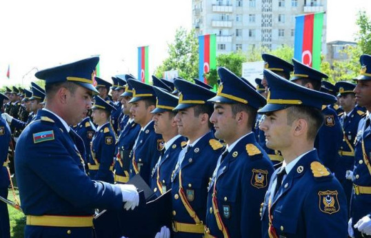 В Азербайджане увеличены сроки службы офицеров  