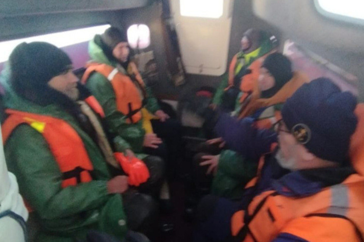 Уцелевший телефон спас пятерых рыбаков -ФОТО 