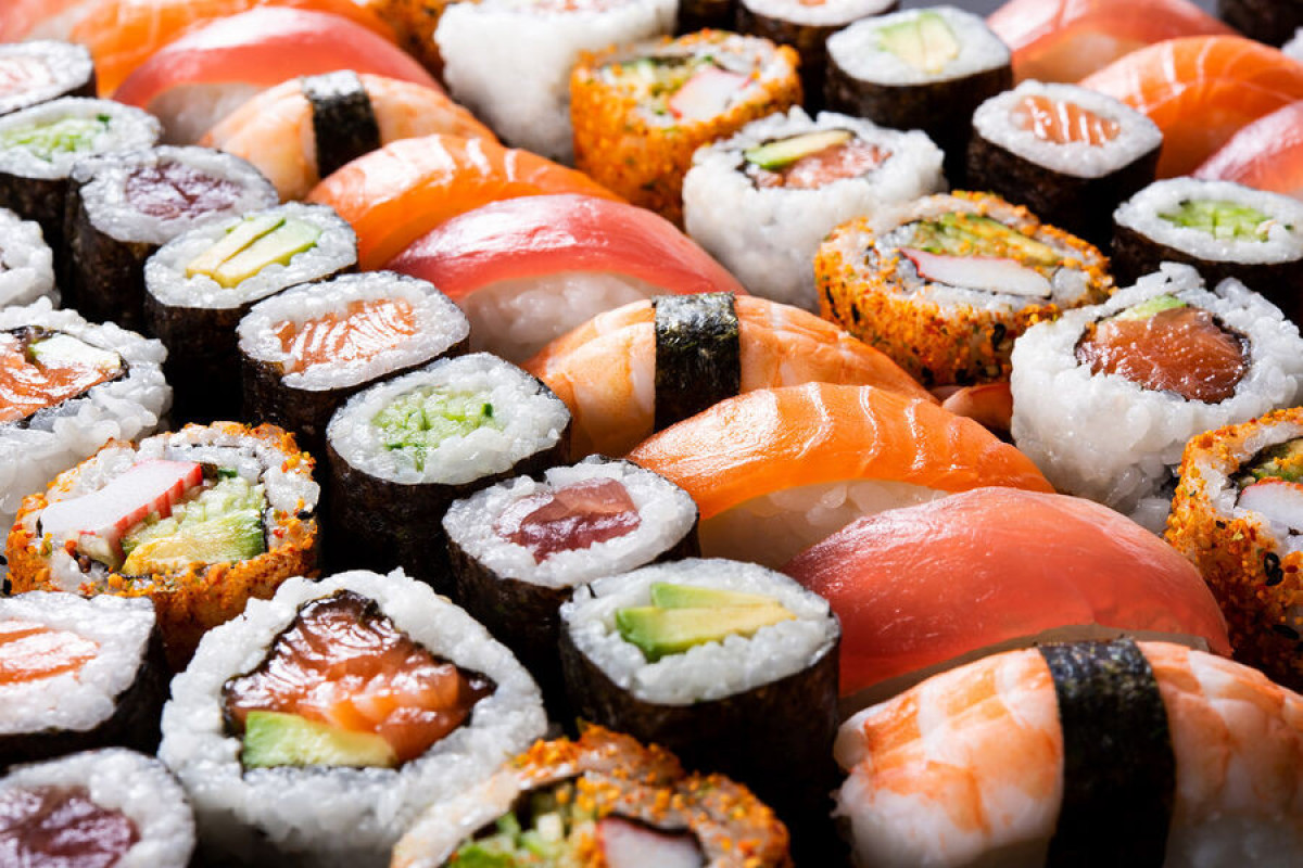 Врачи предупредили об опасности частого употребления суши