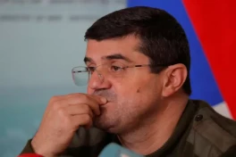 AZfront: Араик Арутюнян задержан сотрудниками СГБ, его везут в Баку 