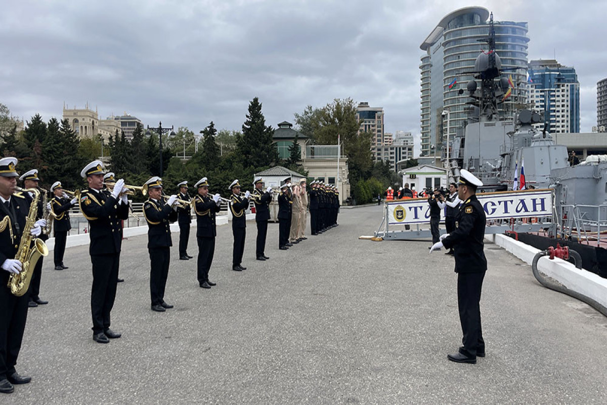 Боевые корабли ВМФ России вошли в бакинский порт-ФОТО -ОБНОВЛЕНО 