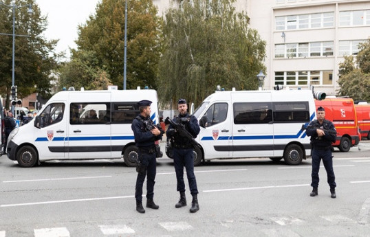 Во Франции по делу об убийстве учителя задержали 11 человек