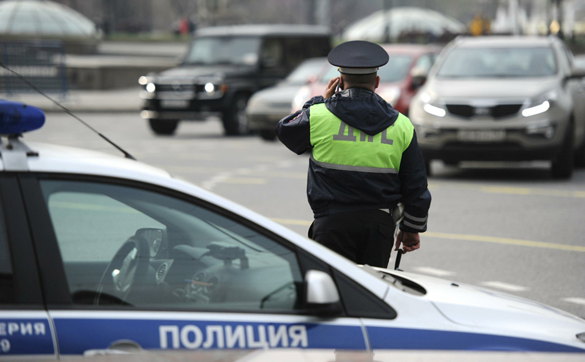 В Москве сотрудница управляющей компании переехала на машине недовольную  жительницу-ВИДЕО