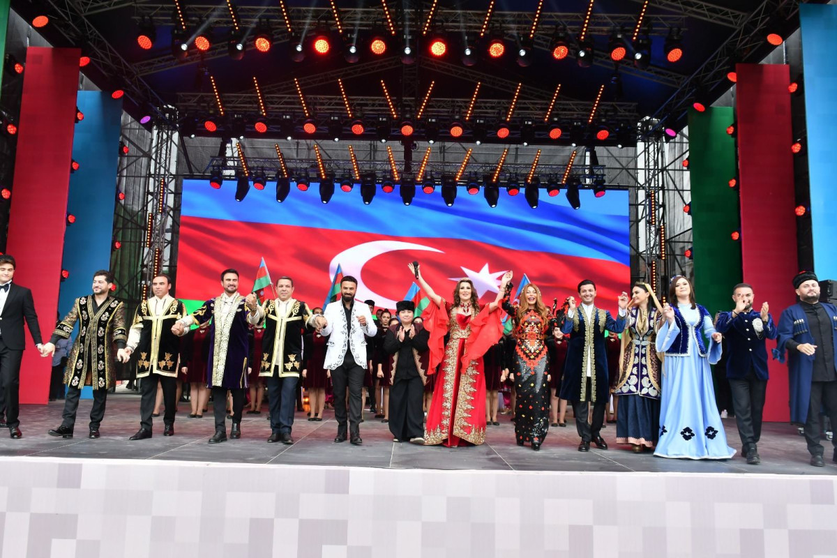 Азербайджанские артисты дали концерт в освобожденном Физули-ФОТО 