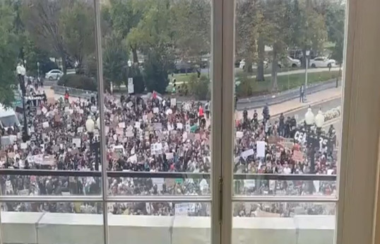 В Ереване произошел штурм "представительства карабахских сепаратистов"-ВИДЕО 