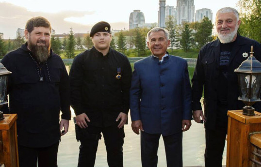 Глава Татарстана вручил орден сыну Кадырова