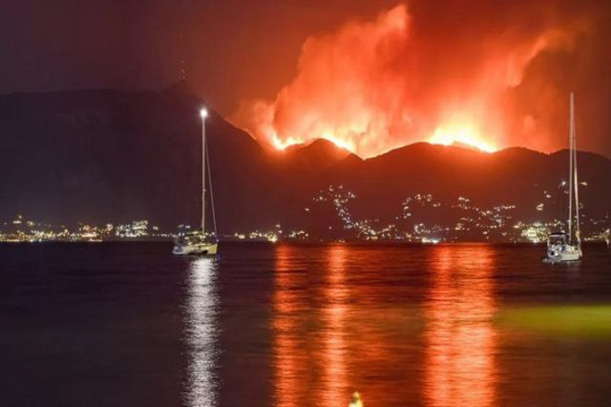 В Греции бушуют крупнейшие из когда-либо зарегистрированных в ЕС лесные пожары-ВИДЕО 