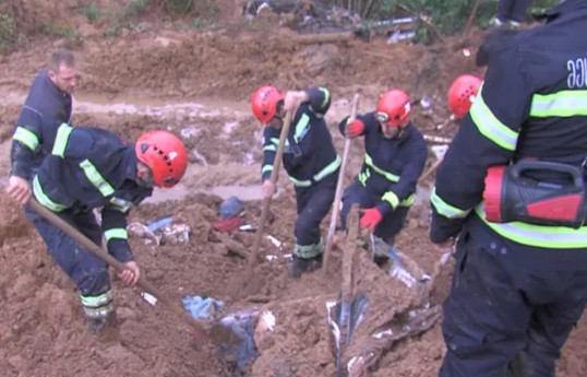 В зоне оползня в Грузии спасены 11 человек, число погибших достигло 2 - ОБНОВЛЕНО-2 