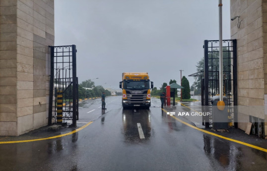 Задерживается проезд автомобиля с продовольствием, отправленного Россией в Ханкенди для армянского населения, проживающего в Карабахе