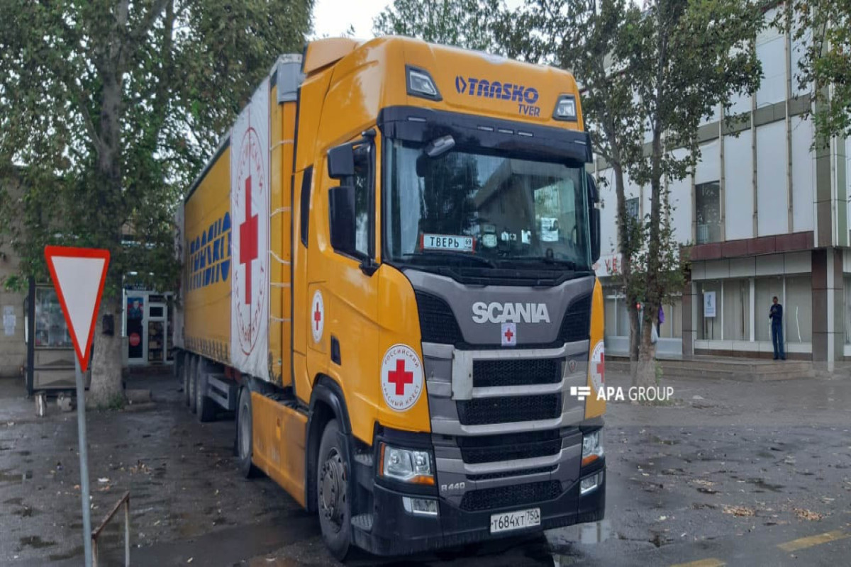 Грузовик с продовольствием российского ОКК в Ханкенди все еще ждет въезда