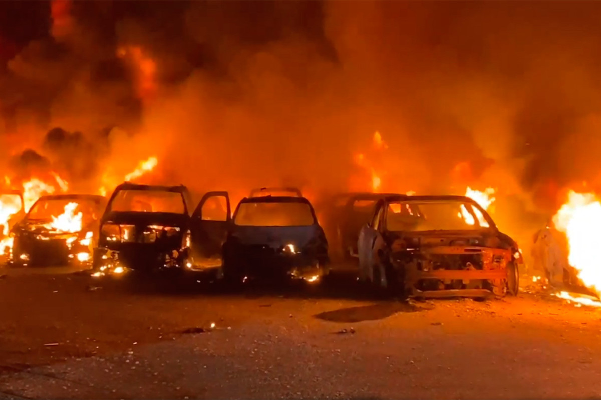 В Германии на территории сервисного центра сгорели 15 автомобилей Tesla