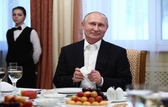 Путин угостил северокорейского гостя ухой из белого амура-ФОТО 