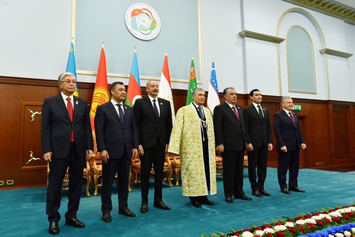 Президент Азербайджана принял участие в награждении Гурбангулу Бердымухаммедова